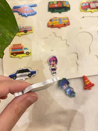 أحجية خشبية مقاس 29*21 لمفهوم المواصلات ( لوح خشبي 2 في 1 ، وجه تطابق للأشكال ، وجه توزيع الأشكال ، 15 قطعة خشبية ملونة بجودة عالية ومتينة ) مناسبة من عمر ثلاث سنوات فأكثر