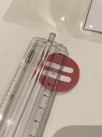 استراتيجية القرد والموز للعدد ومدلوله والجمع والطرح ( يحتوي قاعدة مقاس a4 مزود بصورة قرد وشك شاك في الجوانب + قطع موز صغيرة مزودة بشك شاك + علامتي جمع وطرح ويساوي مزودة بشك شاك + خانة لكتابة العدد ) جميعها طباعة ملونة ومغلفة حراريا