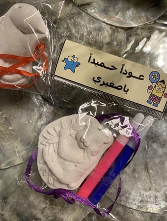 توزيعات تلوين قطع الجبس للجنسين بالحبة يمكن إضافة اسم واحد فقط والعبارة من اختياركم واضافة شعار ( بعد اتمام الطلب سيتم التواصل معكم من اجل ملاحظاتكم )