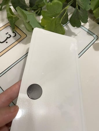 وسيلة ترتيب الجملة الفعلية مناسبة للعرض على السبورة واستخدام قلم السبورة ( تحوي على ثلاث بطاقات للفعل والفاعل ومفعول به طباعة ملونه ومغلفة حراريًا ومزودة بمغناطيس + ثلاث بطاقات للكتابة طباعة ملونة ومغلفة حراريًا ومزودة بمغناطيس )
