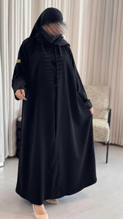 كريب ملكي سواد فاحم نص كلوش بكسره وتطريز