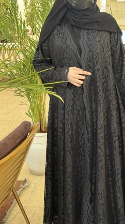 عباية دانتيل مبطن تربل كلوش