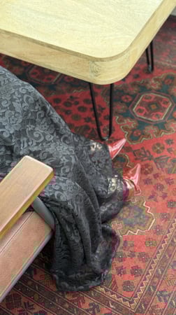 عباية دانتيل مبطن تربل كلوش