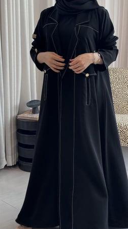 بليزر رسمي كريب سيراميك مبطن حرير مع دق انيق بياقه وقصه فالظهر