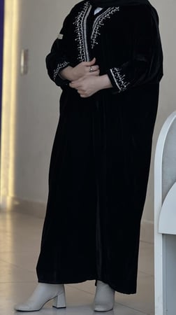 عباية مخمل نص بشت بشك يدوي فاخر