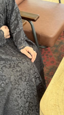 عباية دانتيل مبطن تربل كلوش