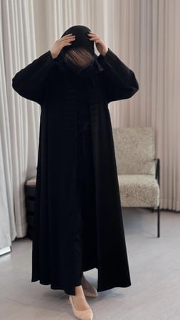 كريب ملكي سواد فاحم نص كلوش بكسره وتطريز