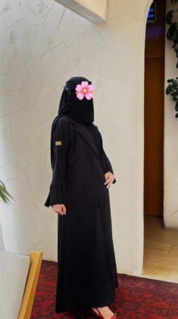 حرير ياباني مشجر بياقه وقصه هندسية انيقه فالاكمام والخلف نص كلوش