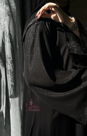 عبايه فخمه لمسة من الفخامة والأناقة في كل خطوة