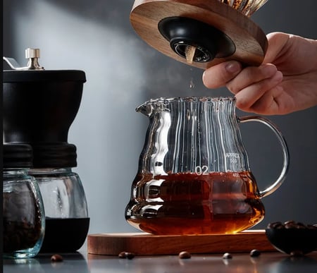 طقم V60 زجاجي دخاني بشكل هرمي مخطط 01
