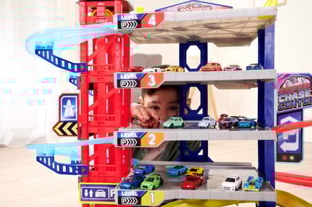 لعبة مطاردة سيارات للاطفال