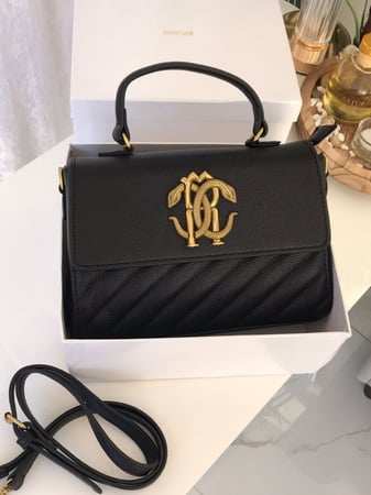 حقيبة يد نسائية