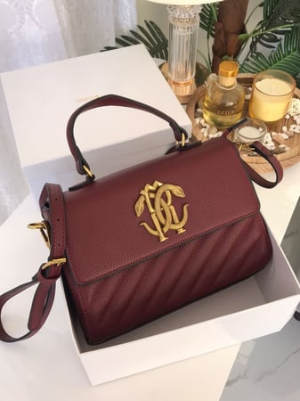 حقيبة يد نسائية