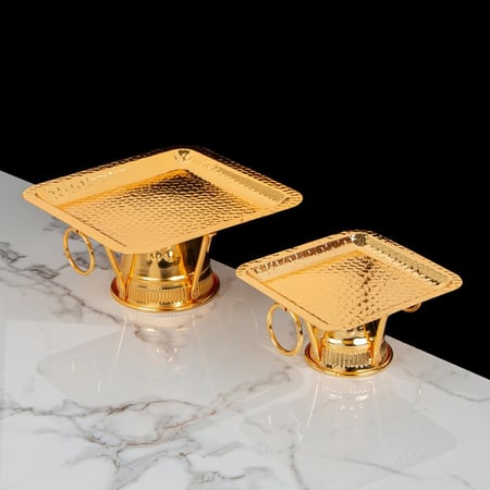 تقديمة بقاعدة  لون ذهبي