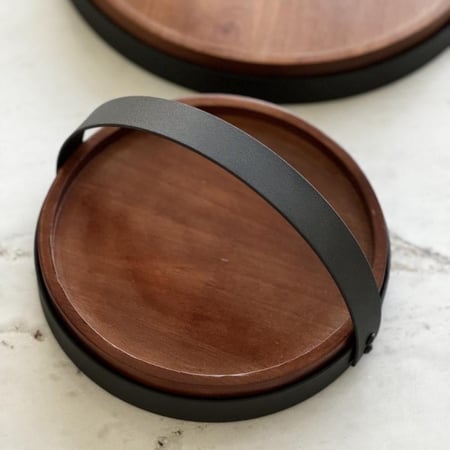 تقديمة معدن اسود بطبقة خشبية