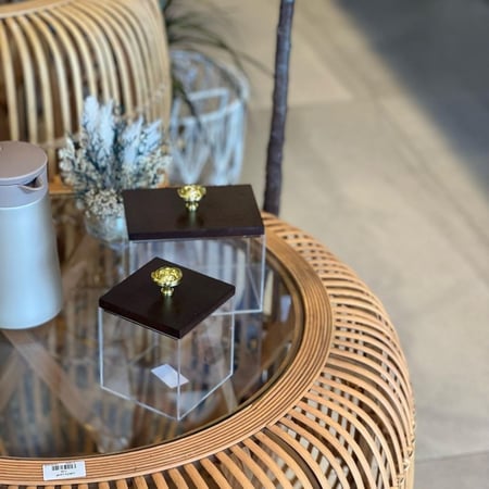 علبة اكريلك