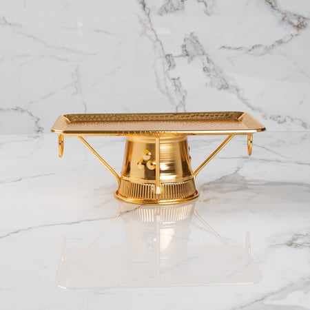 تقديمة بقاعدة لون ذهبي