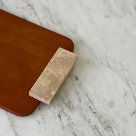 صينية تقديم خشبية بمقبض ترافنتينو