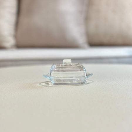 تقديمة زجاج صغيرة