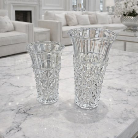 فازة زجاج بشكل مميز