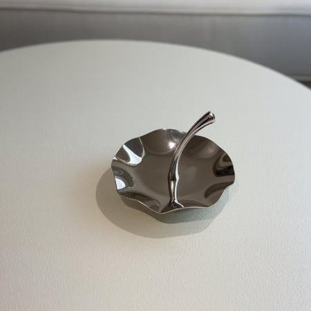 تقديمة معدن بشكل مميز