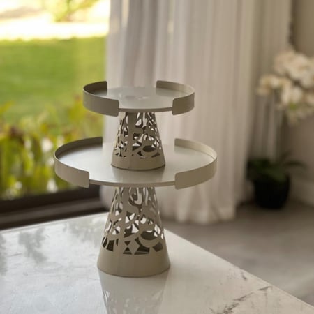 تقديمة معدن بلون بيج