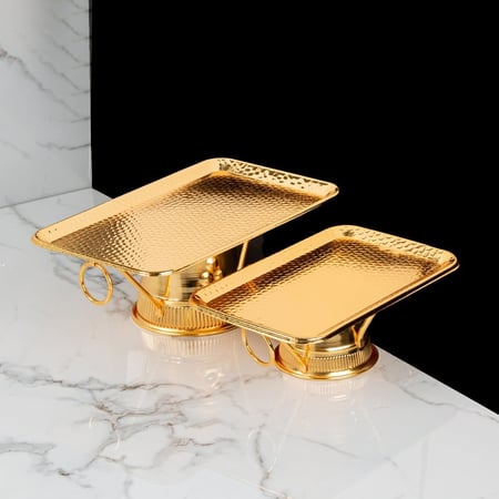 تقديمة بقاعدة لون ذهبي