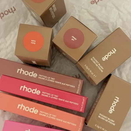 بلشر + قلوس رود - Rhode Blusher + Lip Gloss