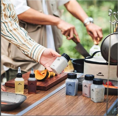 مجموعة زجاجات التوابل المحمولة عدد 8