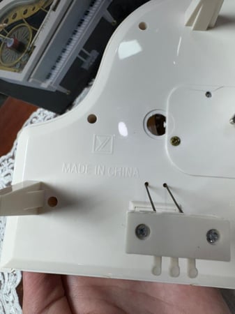 صندوق موسيقي عتيق على شكل بيانو، من الصناعة الصينية القديمة