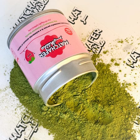 ماتشا عضوية بالفراولة