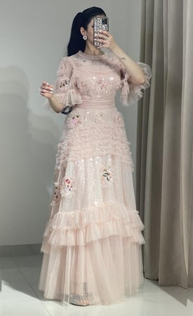 فستان طويل سهرة مطرز بالشك