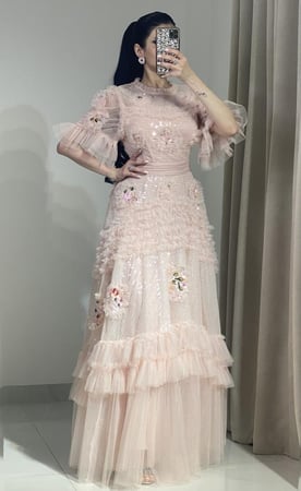 فستان طويل سهرة مطرز بالشك