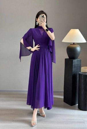 فستان طويل ناعم الصدر مطرز اللون الموف