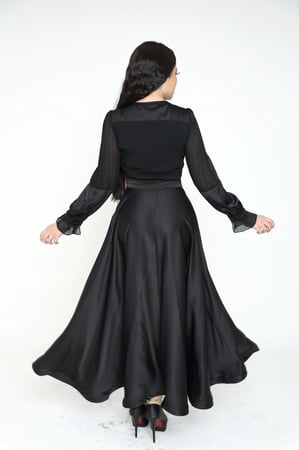 فستان طويل سهرة الصدر مطرز بكسرات