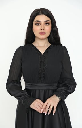 فستان طويل سهرة الصدر مطرز بكسرات