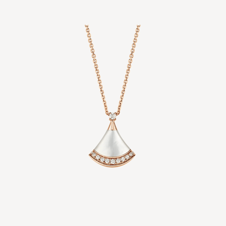 سلسال مع حجر طبيعي والماس جهتين من بلغارى ذهب عيار 18 بتصميم فاخر