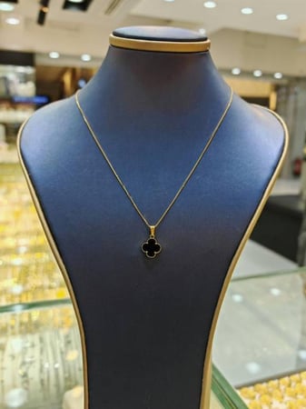 Necklace 18k Gold - عقد فان كليف عيار 18