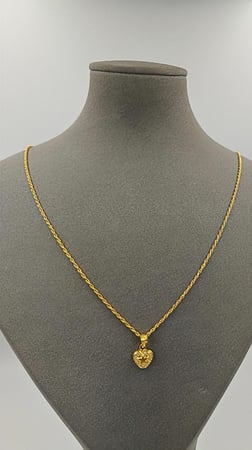 عقد قلب عيار18