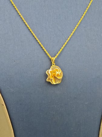 Necklace 21k Gold -عقد وردة ذهب عيار 21