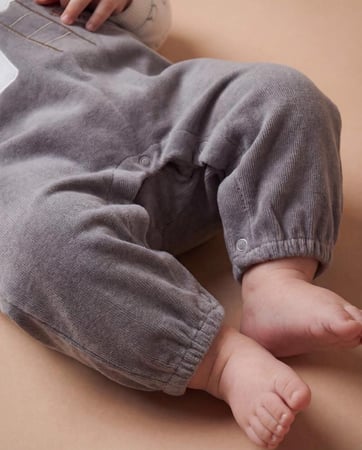 افارول أولادي ميلتون مطرز ارنوب يصعد علي سلم وطائرة وراقية وكوخ + كنزة قطيفة مطبوعة غيوم