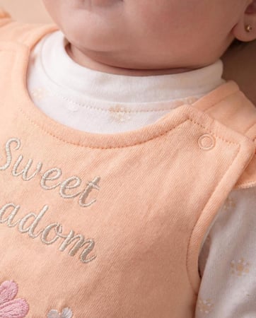 فستان بيبي ميلتون مطرز ازهار + كلمة Sweet meadow + كنزة مطبوعة ازهار