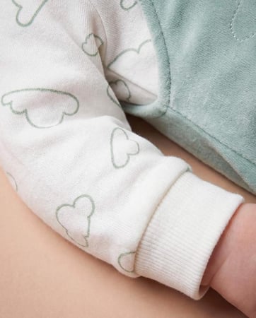 افارول أولادي ميلتون مطرز ارنوب يصعد علي سلم وطائرة وراقية وكوخ + كنزة قطيفة مطبوعة غيوم