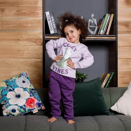 بيجامة بناتي ميلتون طباعة DTF هرة في كوب و كلمة COZY VIBES