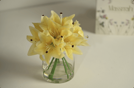 فازة ورد ليليوم اصفر