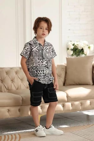 قميص ولادي ابيض بنقش اسود 4129