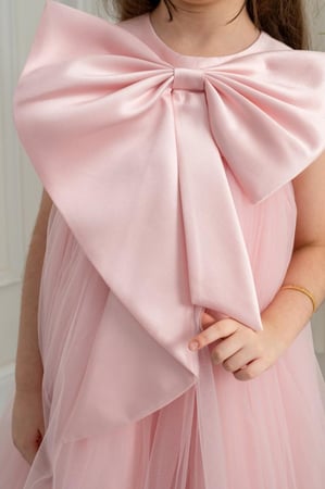 فستان بناتي سهرات - فستان بناتي سهرات بفيونكة كبيرة على الصدر