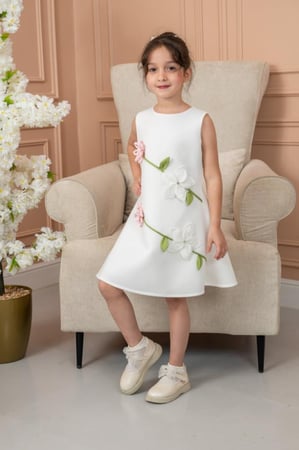 فستان سهرات بناتي ابيض مزين بوردتين s01130