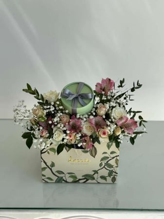 تنسيق ورد طبيعي مع اضافة شكلاتة انوش المميزة