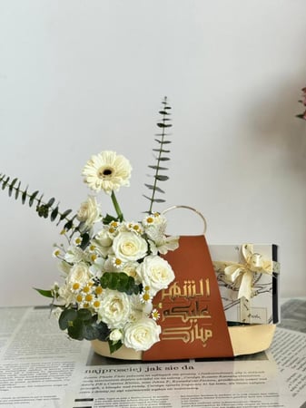 تنسيق ورد طبيعي مع تعليقة جلد